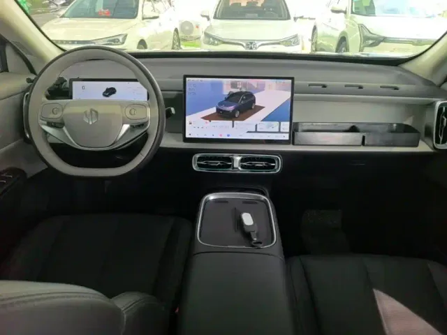 Leapmotor B10 — Фото автомобиля 9