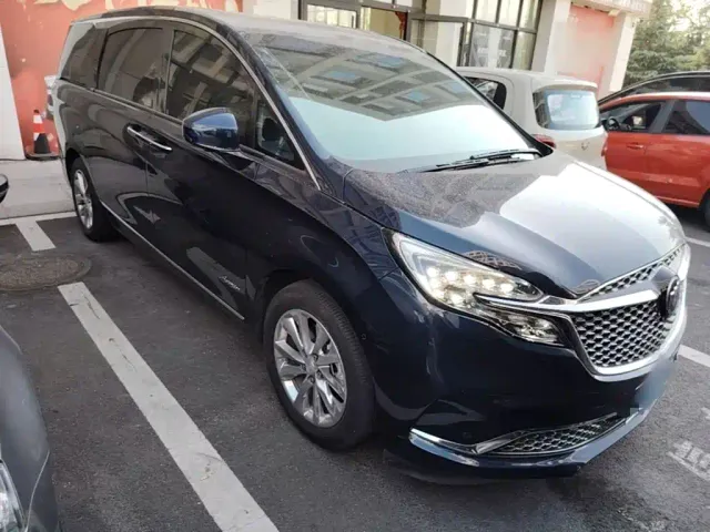 Buick GL8 — Фото автомобиля 3