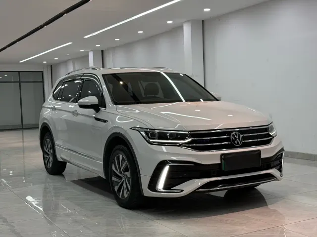 Volkswagen Tiguan L PHEV — Фото автомобиля 3
