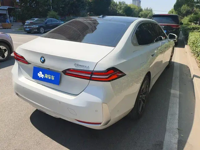 BMW 5 Series — Фото автомобиля 3