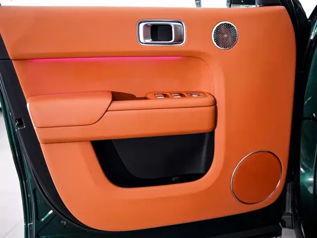 Li Auto L8 — Фото автомобиля 17