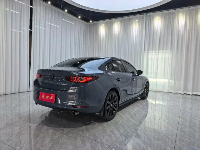 Mazda Axela — Фото автомобиля 4