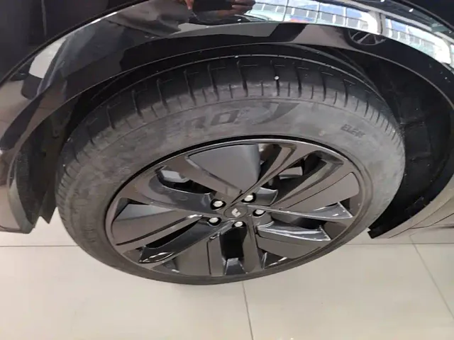 Li Auto L7 — Фото автомобиля 22