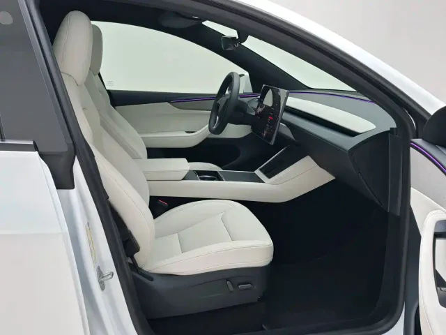 Tesla Model Y — Фото автомобиля 6
