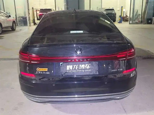 Volkswagen Passat — Фото автомобиля 8