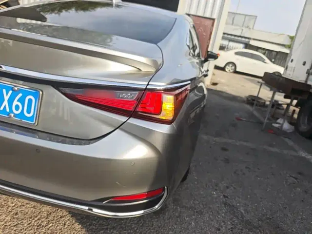 Lexus ES — Фото автомобиля 7