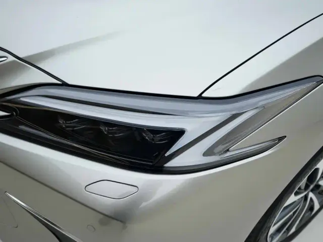 Lexus ES — Фото автомобиля 13