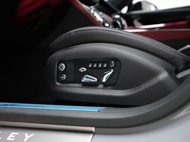 Bentley Flying Spur — Фото автомобиля 12