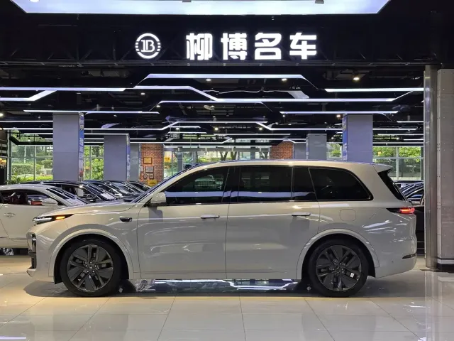 Li Auto L9 — Фото автомобиля 14