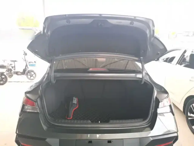 Hyundai Elantra — Фото автомобиля 18