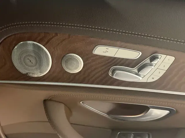 Mercedes-Benz E-Class — Фото автомобиля 15