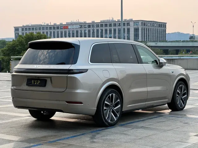 Li Auto L9 — Фото автомобиля 13