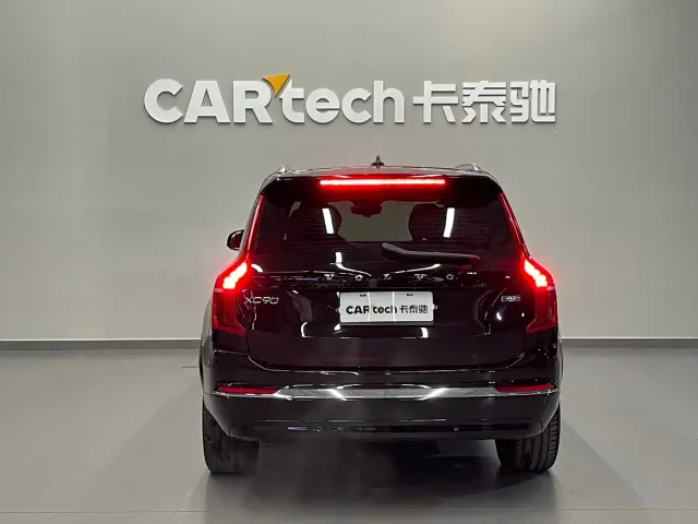 Volvo XC90 — Фото автомобиля 5