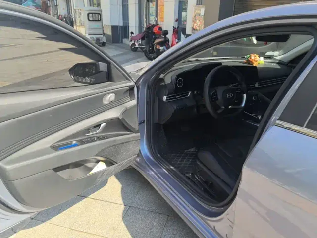 Hyundai Elantra — Фото автомобиля 15