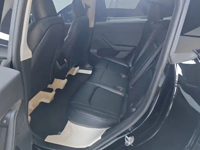 Tesla Model Y — Фото автомобиля 16