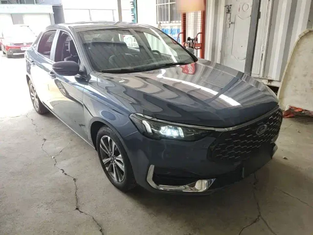 Ford Escort — Фото автомобиля 3