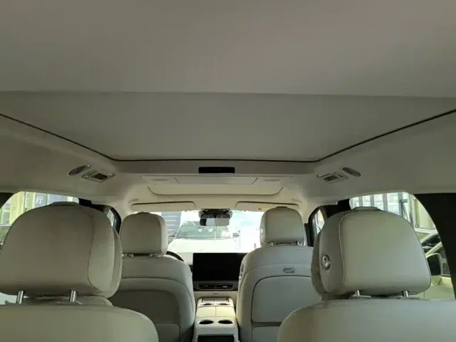 Li Auto MEGA — Фото автомобиля 17