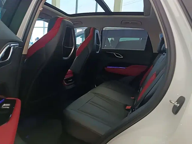 Hongqi HS3 — Фото автомобиля 16