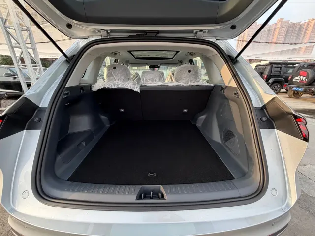 Geely Galaxy Starship 7 EM-i — Фото автомобиля 16