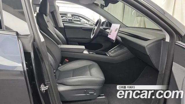 Tesla Model Y — Фото автомобиля 16