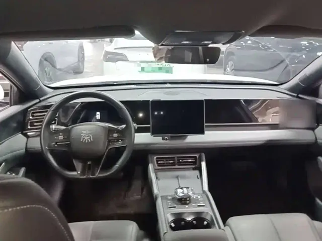 BYD Qin L — Фото автомобиля 9