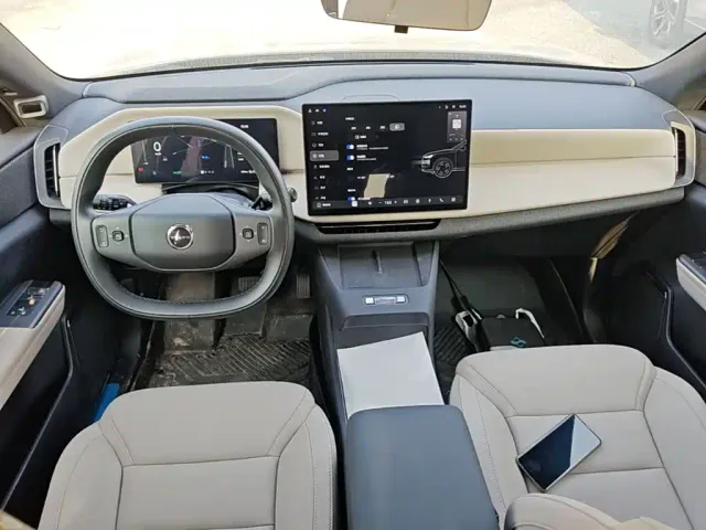 Volvo XC70 Plug-in Hybrid — Фото автомобиля 9