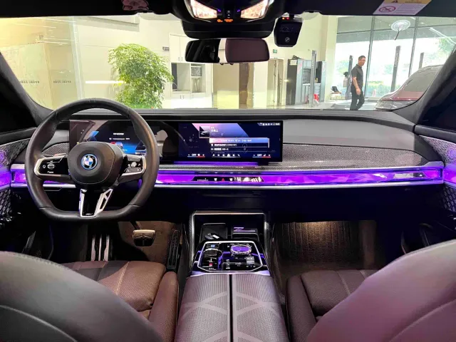 BMW i7 — Фото автомобиля 8