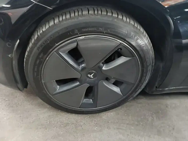 Tesla Model 3 — Фото автомобиля 24