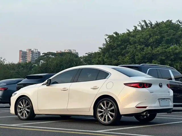 Mazda Axela — Фото автомобиля 16