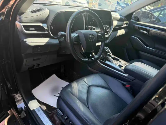Toyota Highlander — Фото автомобиля 18