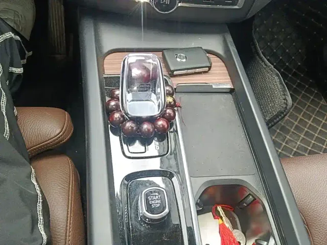 Volvo XC60 — Фото автомобиля 13