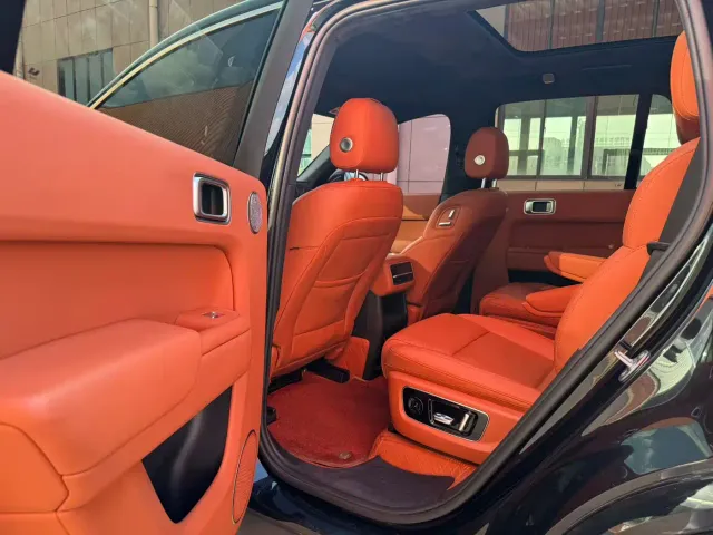 Li Auto L8 — Фото автомобиля 5