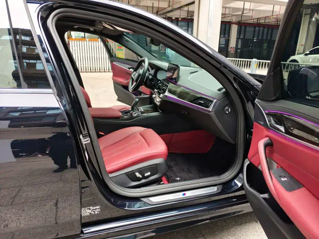 BMW 5 Series — Фото автомобиля 11