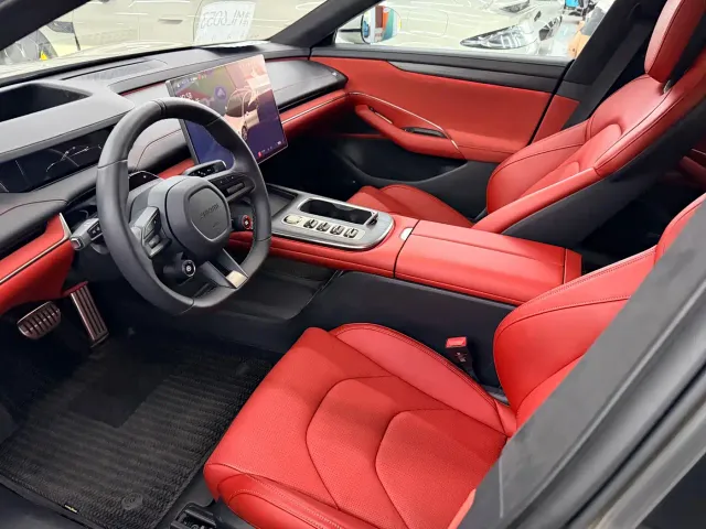 Xiaomi Auto Xiaomi SU7 2024 AWD Extended Range Advanced Smart Driving Max Edition — Фото автомобиля 5