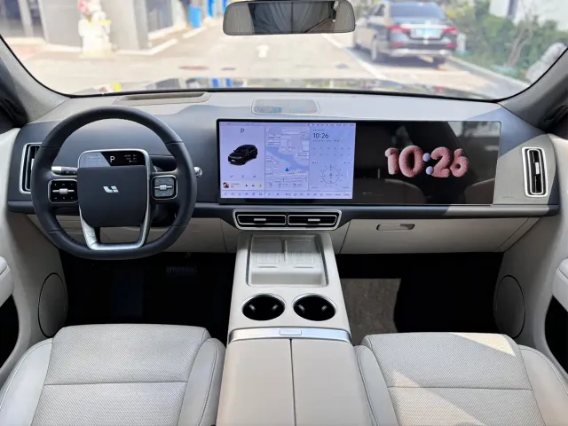 Li Auto L7 — Фото автомобиля 9