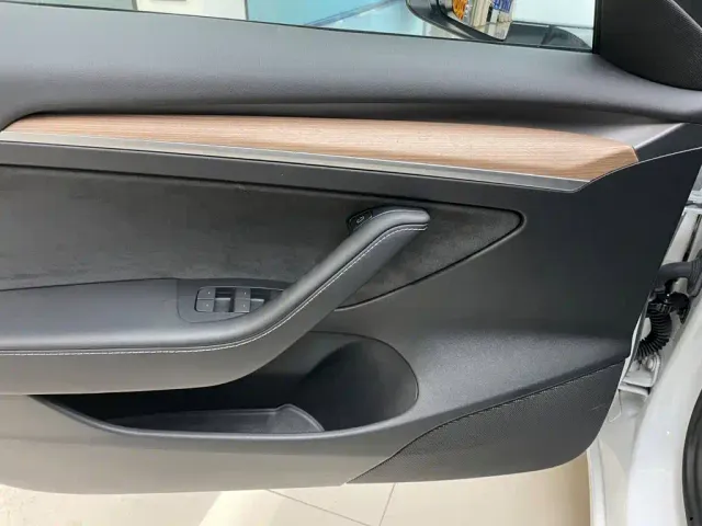 Tesla Model 3 — Фото автомобиля 7