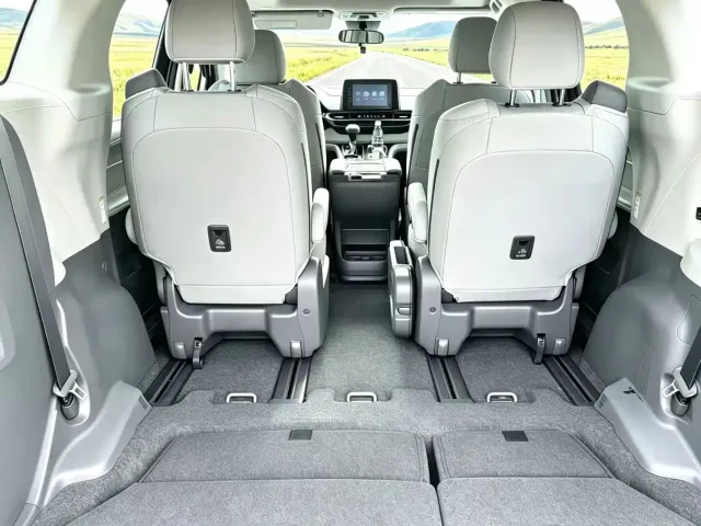 Toyota Sienna — Фото автомобиля 8