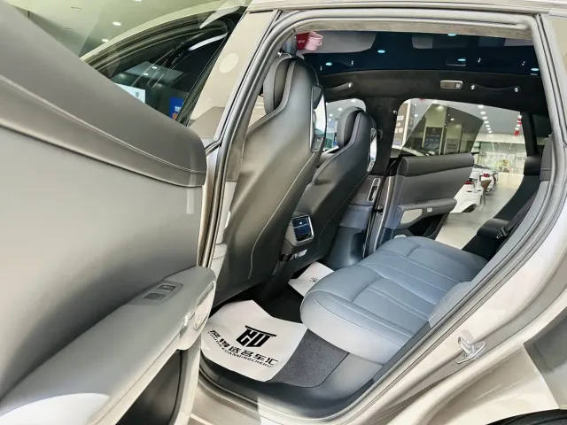 Xiaomi SU7 — Фото автомобиля 5