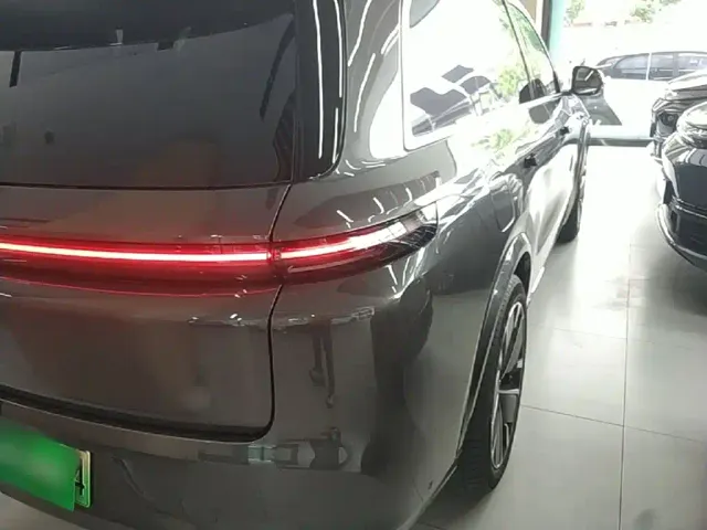 Li Auto L8 — Фото автомобиля 7