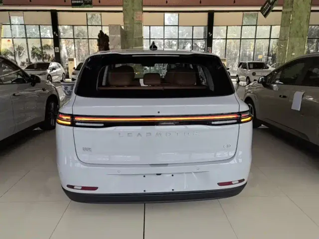 Leapmotor C10 — Фото автомобиля 5