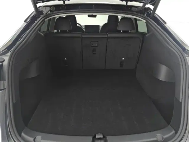 Tesla Model Y — Фото автомобиля 4