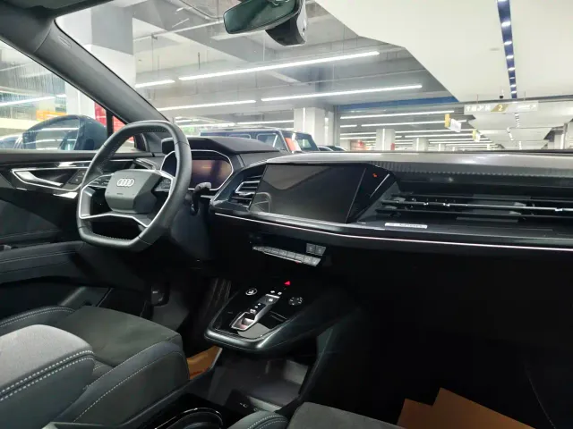 Audi Q4 e-tron — Фото автомобиля 7
