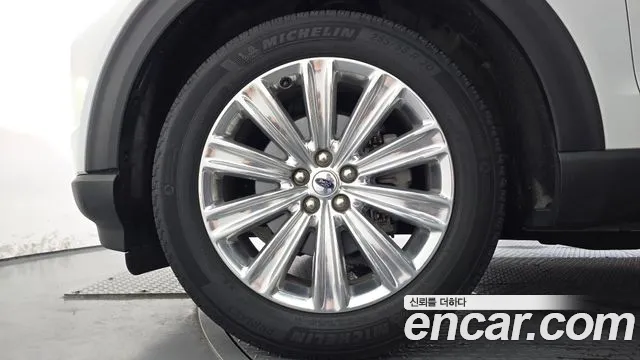 Ford Explorer — Фото автомобиля 3
