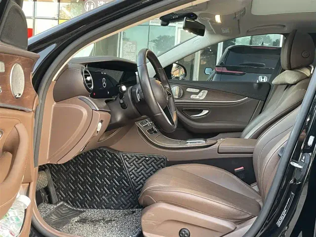 Mercedes-Benz E-Class — Фото автомобиля 6