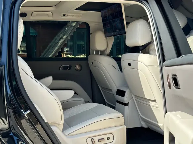 Li Auto i8 — Фото автомобиля 20