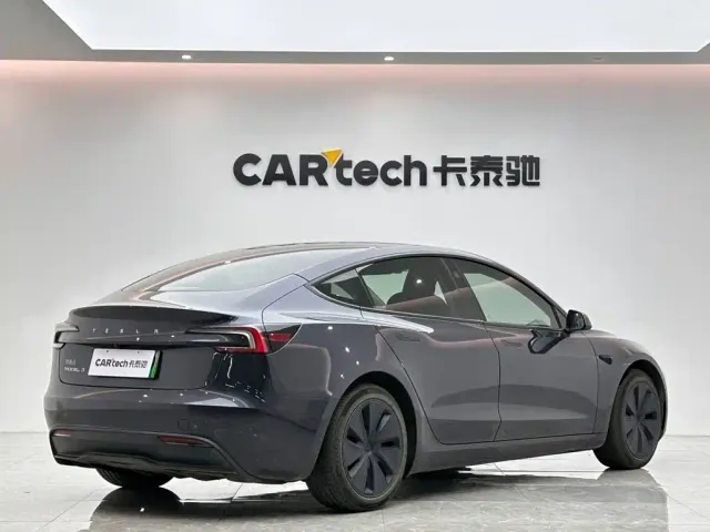 Tesla Model 3 — Фото автомобиля 5