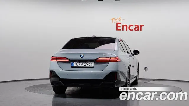 BMW 5-Series — Фото автомобиля 4