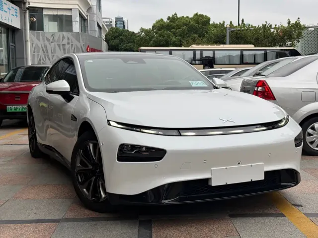 Xpeng P7 — Фото автомобиля 11