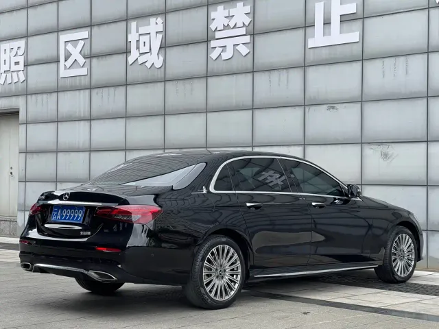 Mercedes-Benz E-Class — Фото автомобиля 9