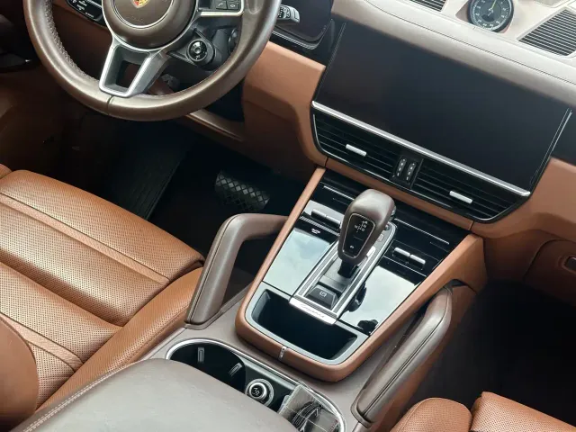 Porsche Cayenne — Фото автомобиля 17